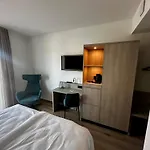Central Hotel Отель