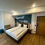 Central Hotel Otel 3*