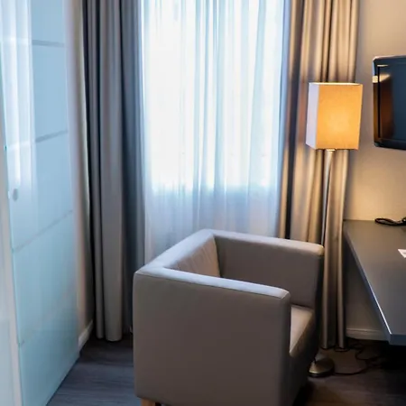 Central Hotel מלון 3*