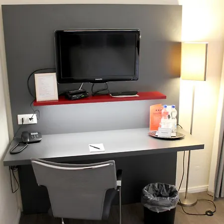 מלון Central Hotel 3*