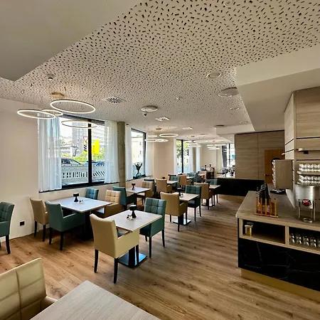 מלון Central Hotel