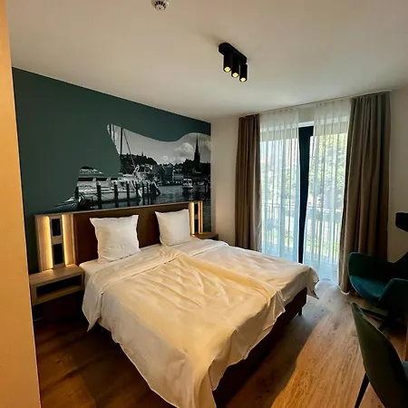 Central Hotel 3*
