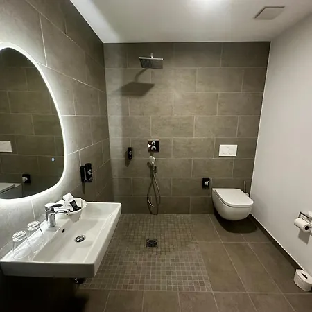 מלון Central Hotel 3*