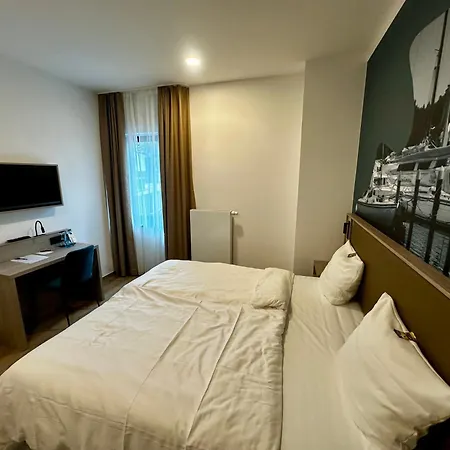 Central Hotel