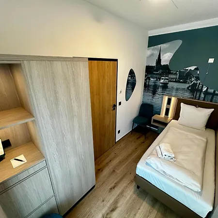 Central Hotel Отель Фленсбург