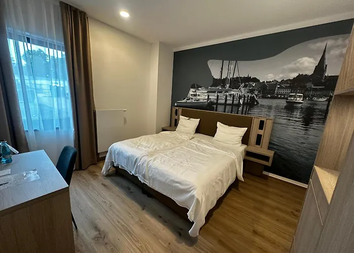 Central Hotel Hotel 3*